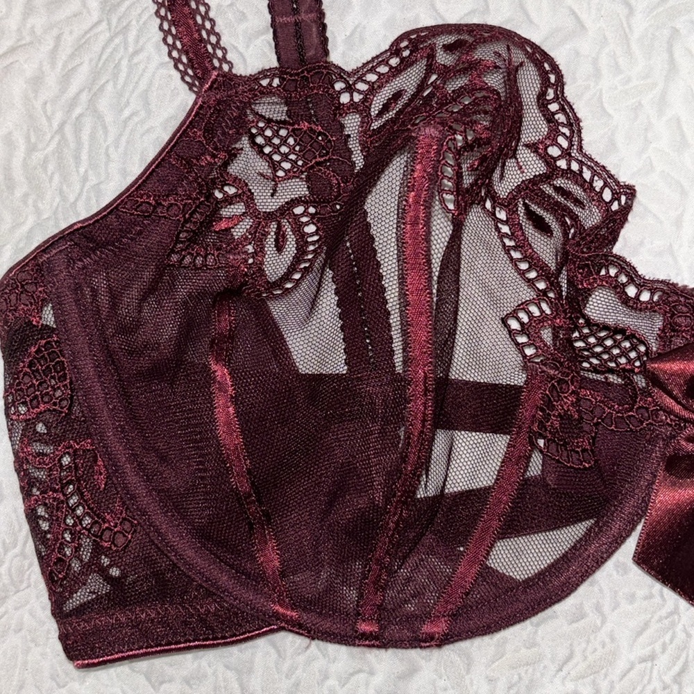 Victoria's Secret Very Sexy Balconet Lace Bra NWOT - Picture 2 of 8